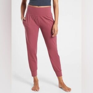 Athleta Salutation Jogger in Powervita - Berry (Dusty Red) Sizs XS